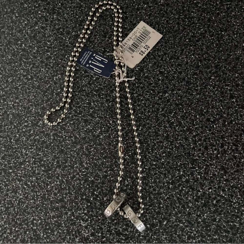 NWT GAP KIDS  Silver tone ball Necklace with silver tone metal ring charms